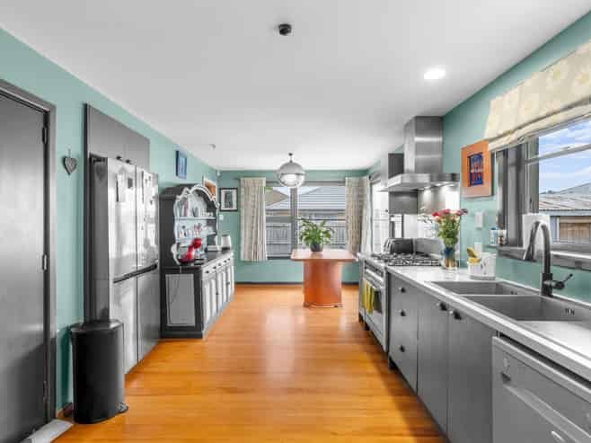 221 Breezes Road, Aranui