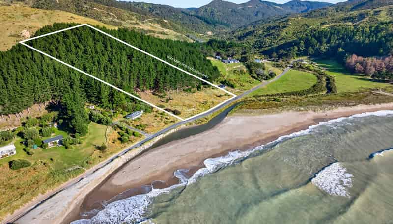 353 Mataikona Road, Mataikona