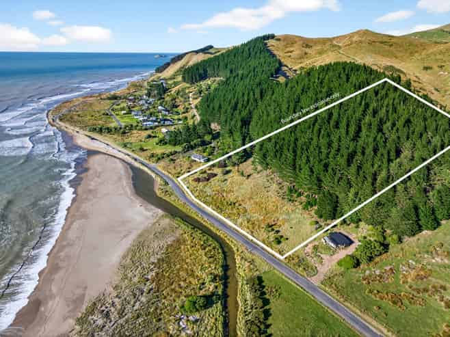 353 Mataikona Road, Mataikona