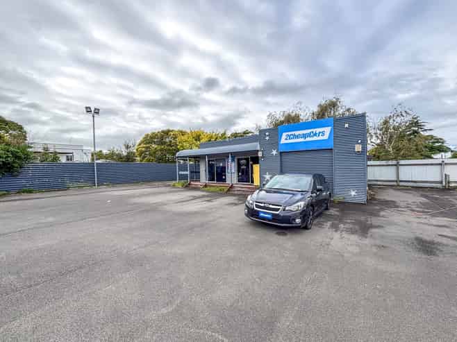 Standout yard, unbeatable profile