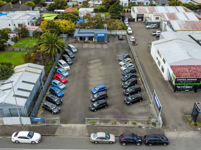 Standout yard, unbeatable profile