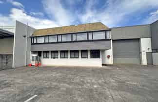 TIDY AIRPORT UNIT AND YARD
