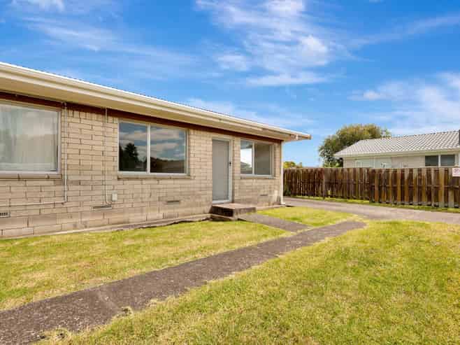 8/17 Russell Road, Manurewa