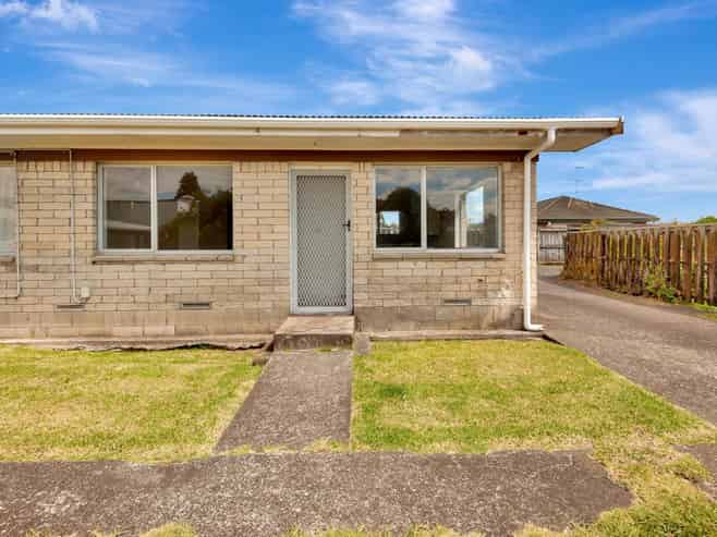 8/17 Russell Road, Manurewa