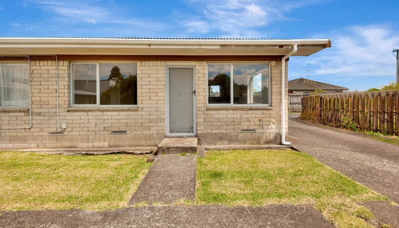 8/17 Russell Road, Manurewa