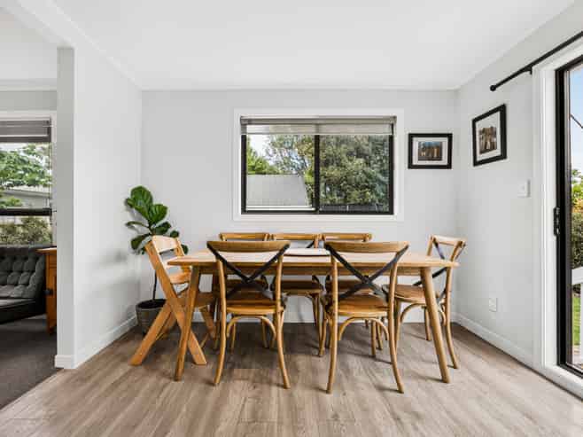 53 Cambridge Road, Riverhead