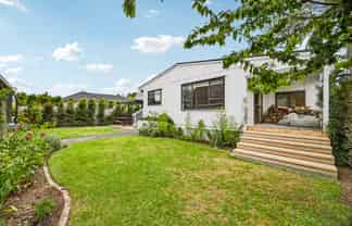 53 Cambridge Road, Riverhead