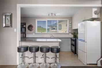 15 Banks Road, Kawakawa Bay