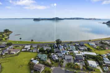 15 Banks Road, Kawakawa Bay