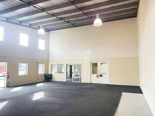 Modern CBD Industrial Warehousing 310m2