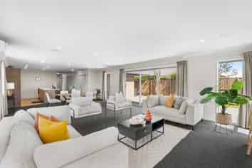 36 Little Oaks Drive, Yaldhurst