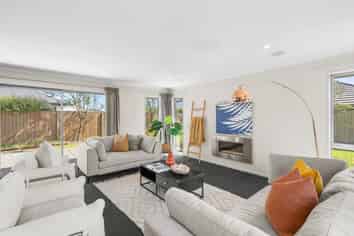 36 Little Oaks Drive, Yaldhurst