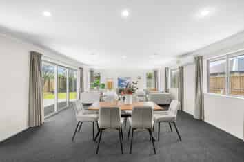 36 Little Oaks Drive, Yaldhurst