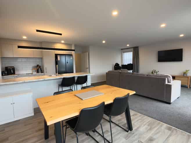 8 Manga Street, Wharewaka