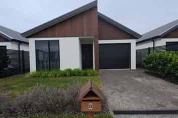 8 Manga Street, Wharewaka