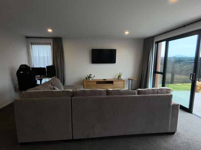 8 Manga Street, Wharewaka