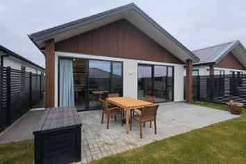 8 Manga Street, Wharewaka