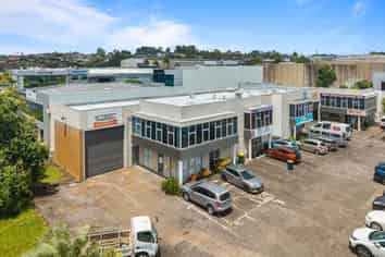 Versatile office/warehouse on William Pickering