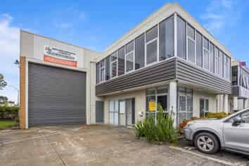 Versatile office/warehouse on William Pickering