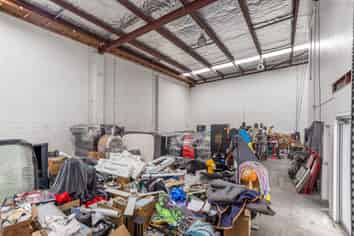 Versatile office/warehouse on William Pickering