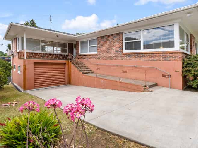 96 Lawrence Crescent, Hill Park