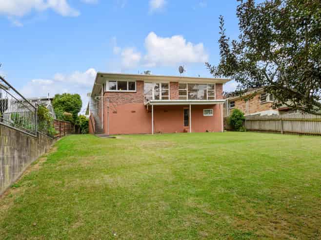 96 Lawrence Crescent, Hill Park