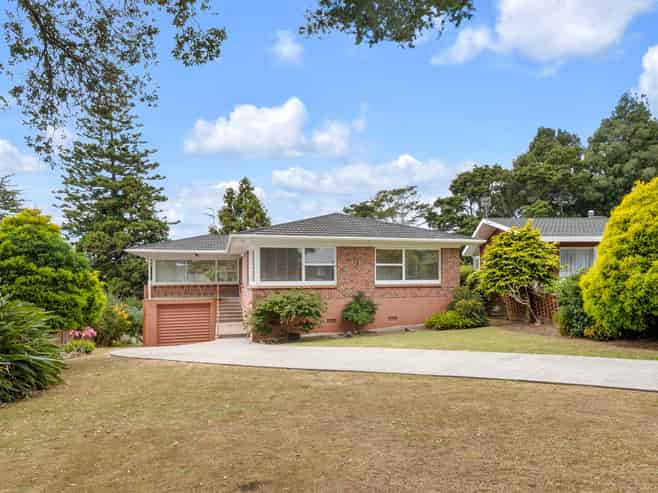 96 Lawrence Crescent, Hill Park
