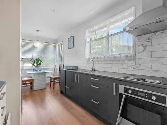 30 Staverton Crescent, Mangere