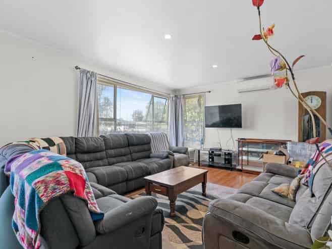 30 Staverton Crescent, Mangere