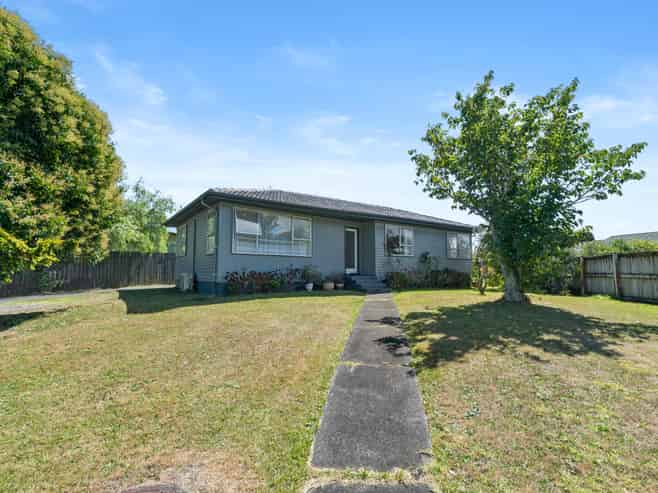 30 Staverton Crescent, Mangere