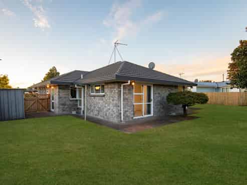 31 Forth Crescent, Glenview