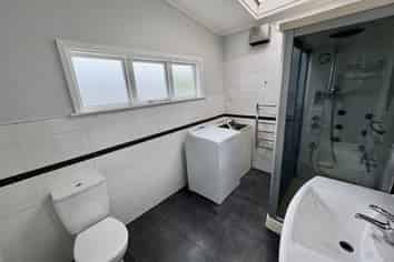 2/508 Gloucester Street, Linwood