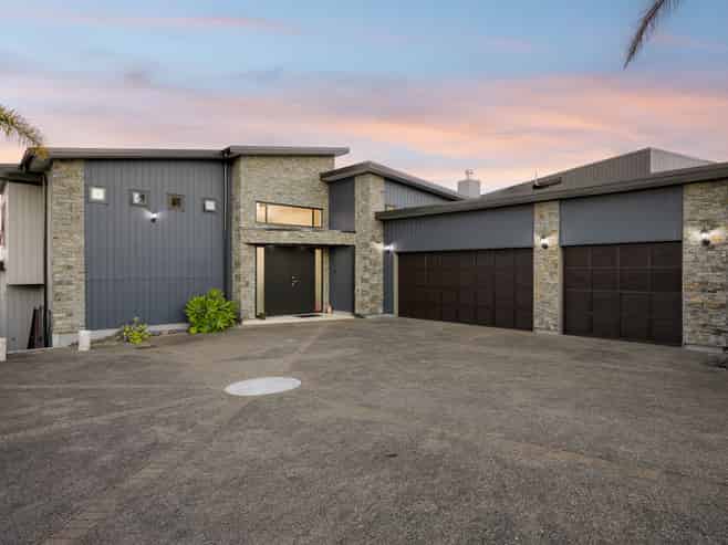 64 Seacrest Drive, West Harbour