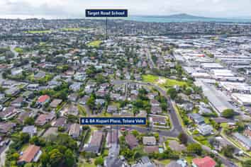 8 & 8A Kupari Place, Totara Vale