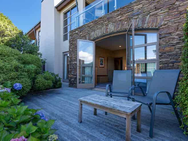 2/10 Lake Street, Queenstown Hill