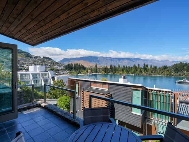 2/10 Lake Street, Queenstown Hill