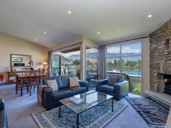 2/10 Lake Street, Queenstown Hill