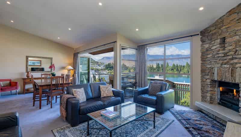 2/10 Lake Street, Queenstown Hill
