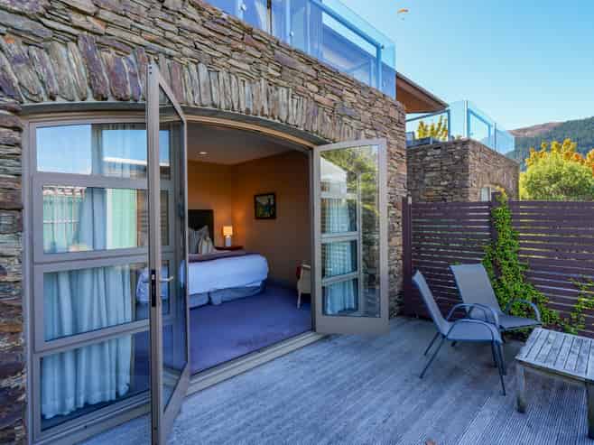 2/10 Lake Street, Queenstown Hill