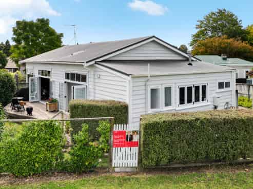 16 Flynn Road, Hillcrest