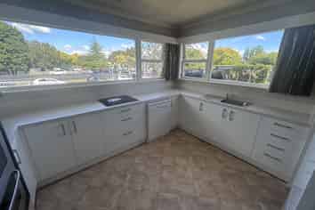 4 Wikiriwhi Crescent, West End