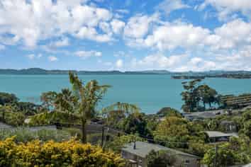 9 Colmar Road, Mellons Bay