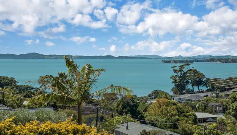 9 Colmar Road, Mellons Bay