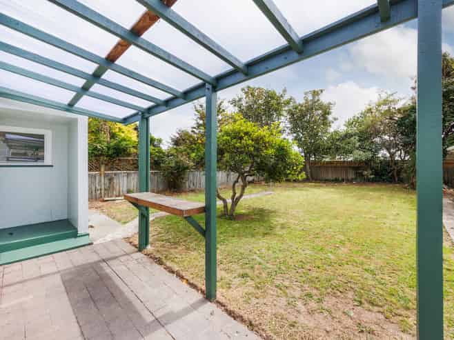 8 Guy Avenue, Takaro