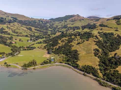175 Barrys Bay Valley Road, Duvauchelle