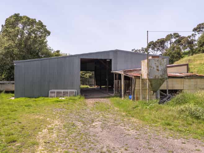 175 Barrys Bay Valley Road, Duvauchelle