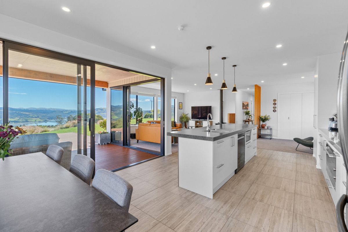 Lifestyle Living with Spectacular Blueskin Bay Views - Więcej