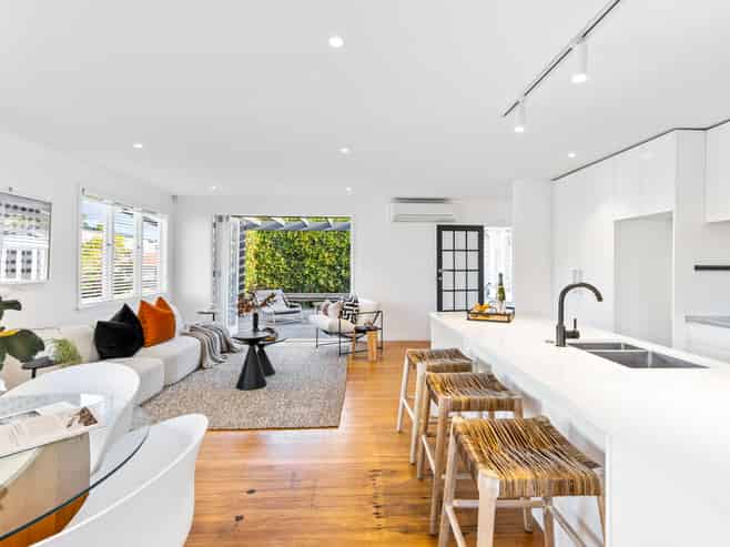 8 Waipani Road, Te Atatu Peninsula