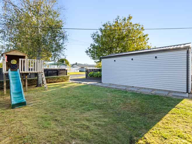 8 Waipani Road, Te Atatu Peninsula