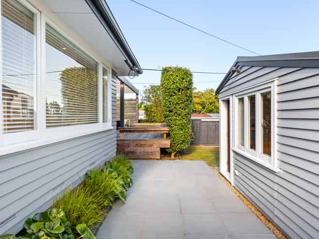 8 Waipani Road, Te Atatu Peninsula